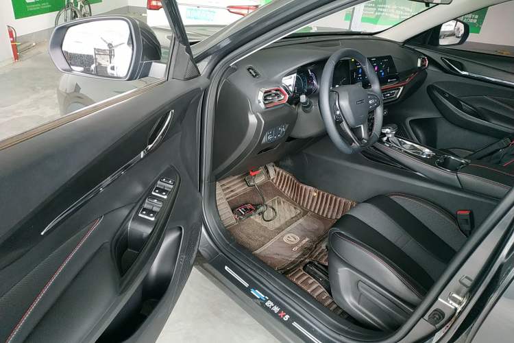 Used CHANGAN OSHAN X5 2021 1.5T DCT Prestige Edition Interior 3