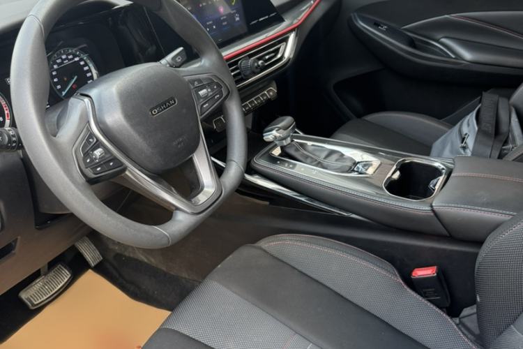 Used CHANGAN OSHAN X5 2021 Revised Version 1.6L CVT Luxury Edition Interior 3