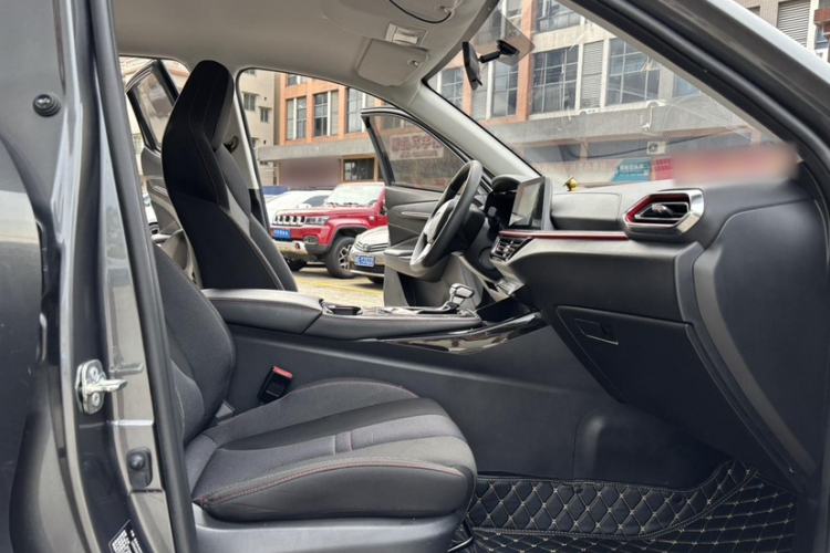 Used CHANGAN OSHAN X5 2021 1.6L CVT Luxury Version Interior 3
