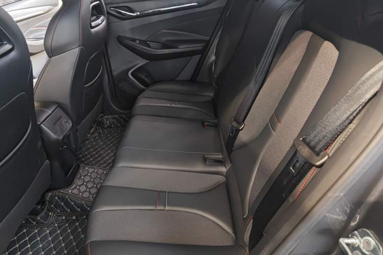 Used CHANGAN OSHAN X5 2021 Revised Version 1.6L Manual Luxury Edition Interior 4
