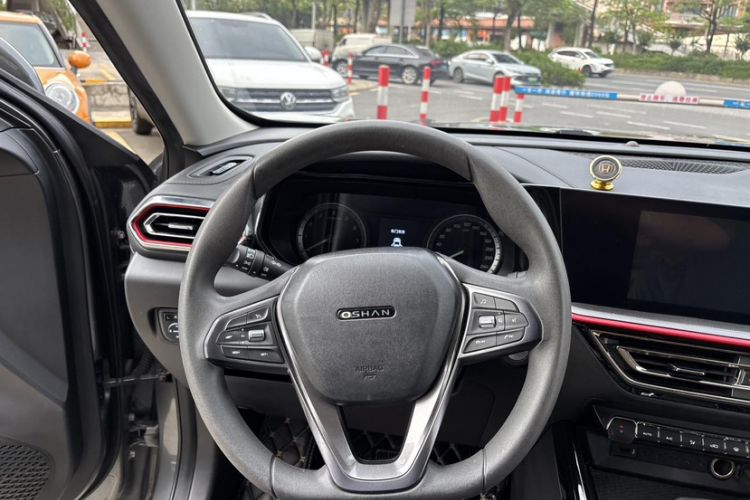Used CHANGAN OSHAN X5 2021 1.6L CVT Luxury Version Interior 4