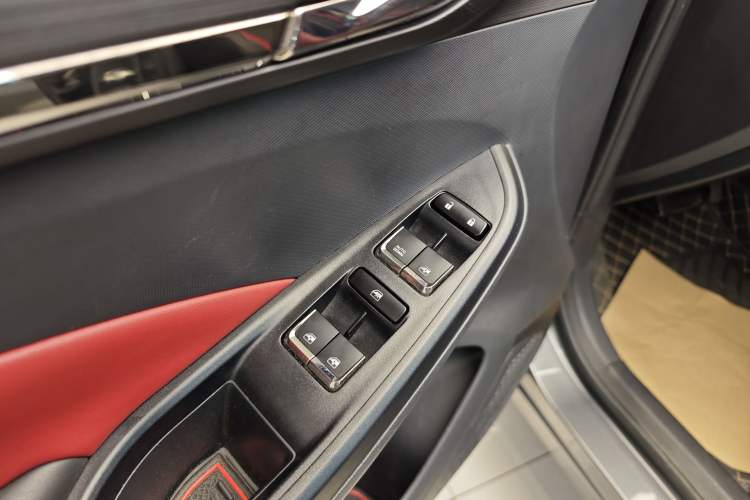 Used CHANGAN OSHAN X5 2021 1.5T DCT Luxury Edition Interior 5