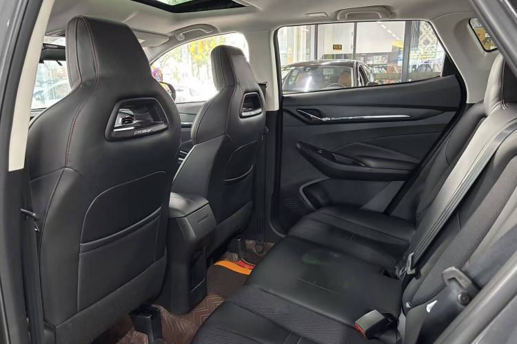 Used CHANGAN OSHAN X5 2021 Revised Version 1.6L Manual Luxury Edition Interior 7