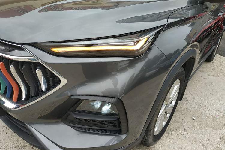 Used CHANGAN OSHAN X5 2021 Revised Version 1.6L Manual Luxury Edition Left Front Headlight