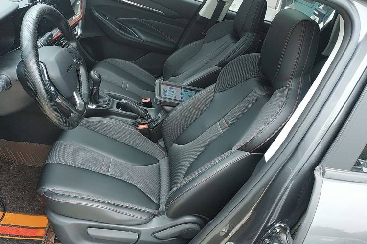 Used CHANGAN OSHAN X5 2021 Revised Version 1.6L Manual Luxury Edition Left Front Seat