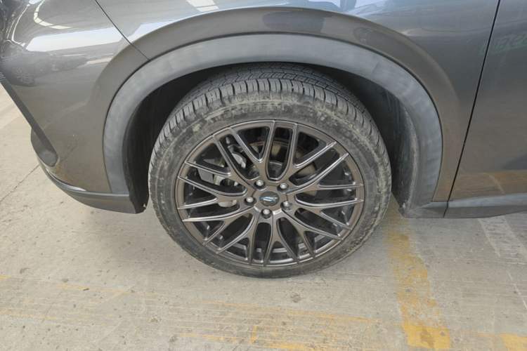 Used CHANGAN OSHAN X5 2021 1.5T DCT Flagship Edition Left Front Wheel Hub