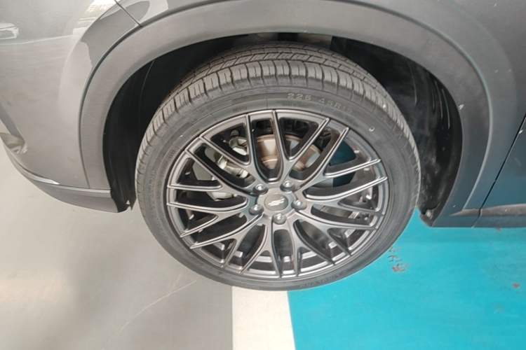 Used CHANGAN OSHAN X5 2021 1.5T DCT Flagship Edition Left Front Wheel Hub