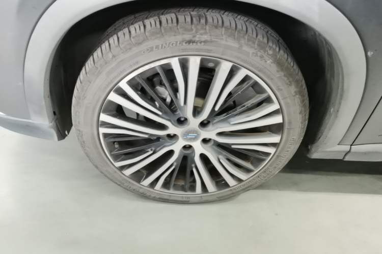 Used CHANGAN OSHAN X5 2021 1.5T DCT Flagship Edition Left Front Wheel Hub