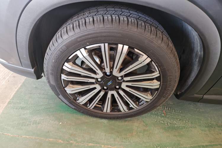 Used CHANGAN OSHAN X5 2021 1.5T DCT Prestige Edition Left Front Wheel Hub