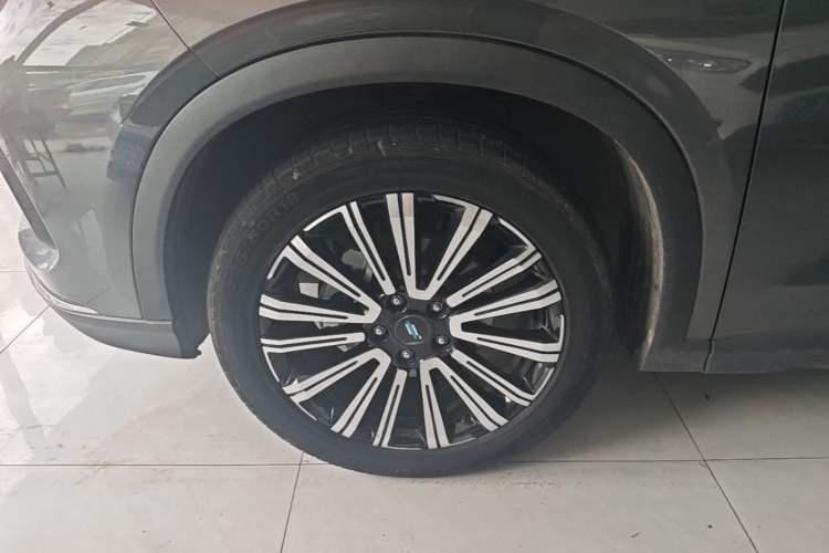 Used CHANGAN OSHAN X5 2021 1.6L CVT Flagship Model Left Front Wheel Hub