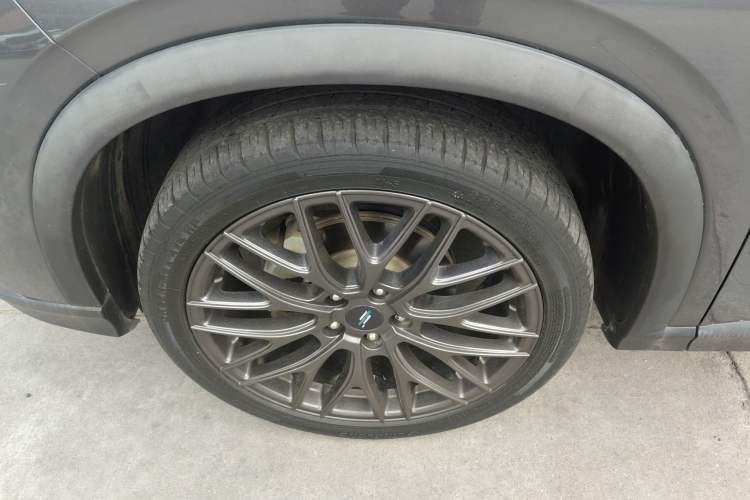 Used CHANGAN OSHAN X5 2021 1.5T DCT Flagship Edition Left Front Wheel Hub