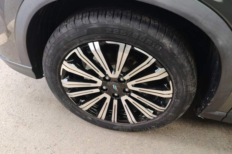 Used CHANGAN OSHAN X5 2021 1.6L CVT Luxury Model Left Front Wheel Hub