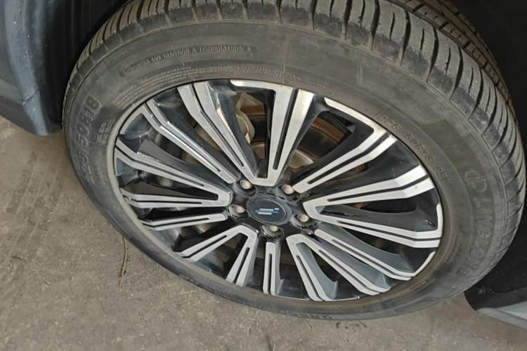 Used CHANGAN OSHAN X5 2021 Revised Version 1.5T DCT Luxury Edition Left Front Wheel Hub