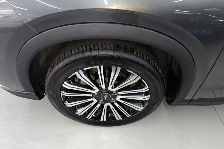 Used CHANGAN OSHAN X5 2021 1.5T DCT Prestige Edition Left Front Wheel Hub