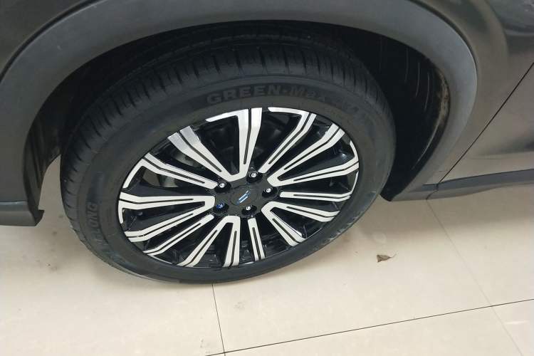 Used CHANGAN OSHAN X5 2021 1.5T DCT Prestige Edition Left Front Wheel Hub