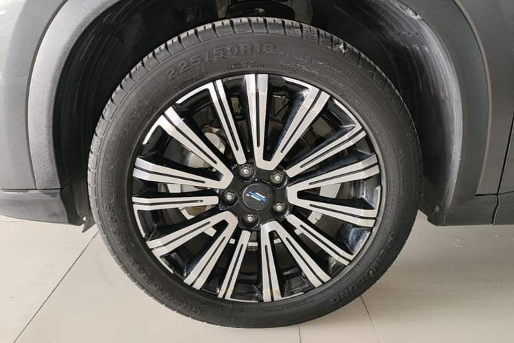Used CHANGAN OSHAN X5 2021 Revised Version 1.5T DCT Luxury Edition Left Front Wheel Hub