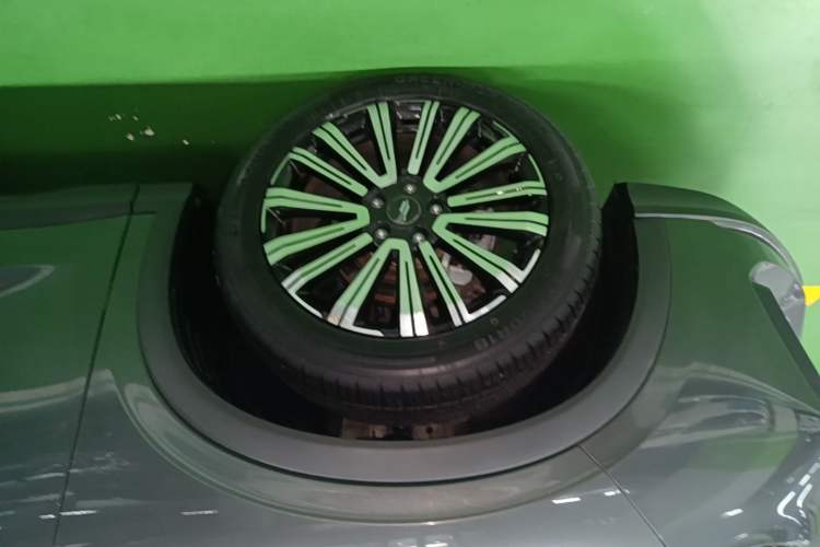 Used CHANGAN OSHAN X5 2021 Revised Version 1.5T DCT Luxury Edition Left Front Wheel Hub