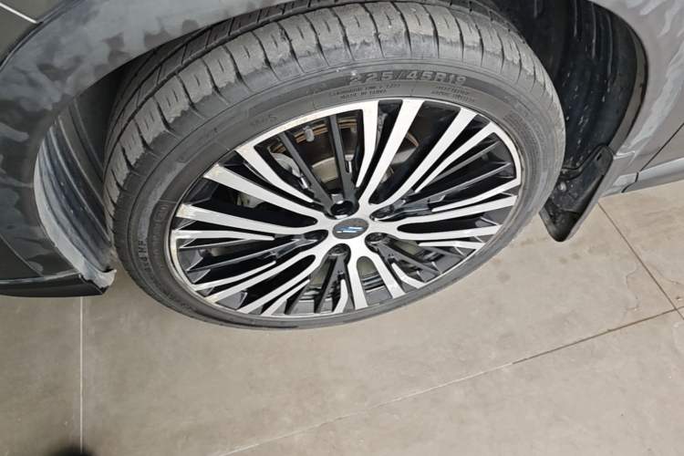 Used CHANGAN OSHAN X5 2021 1.5T DCT Flagship Edition Left Front Wheel Hub