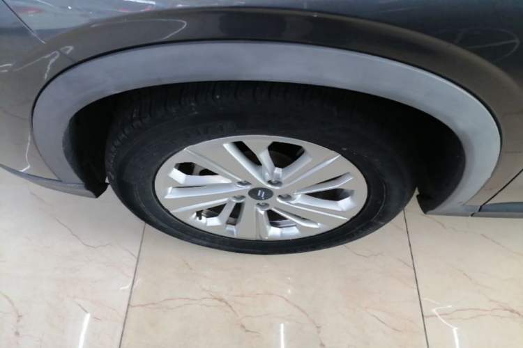 Used CHANGAN OSHAN X5 2021 Revised Version 1.6L CVT Luxury Edition Left Front Wheel Hub