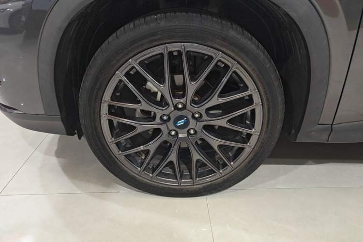 Used CHANGAN OSHAN X5 2021 1.5T DCT Flagship Edition Left Front Wheel Hub
