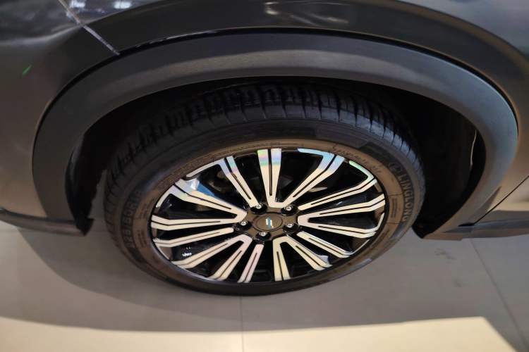 Used CHANGAN OSHAN X5 2021 1.5T DCT Prestige Edition Left Front Wheel Hub