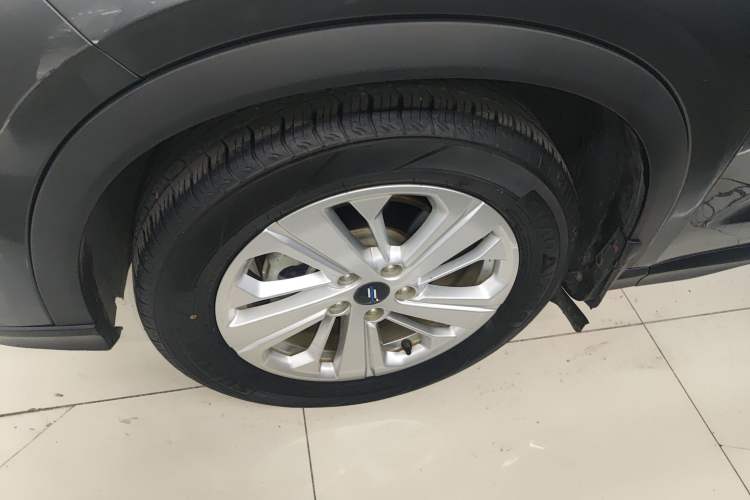 Used CHANGAN OSHAN X5 2021 1.6L CVT Luxury Model Left Front Wheel Hub