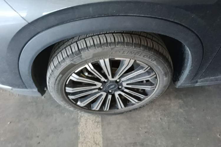 Used CHANGAN OSHAN X5 2021 1.5T DCT Prestige Edition Left Front Wheel Hub
