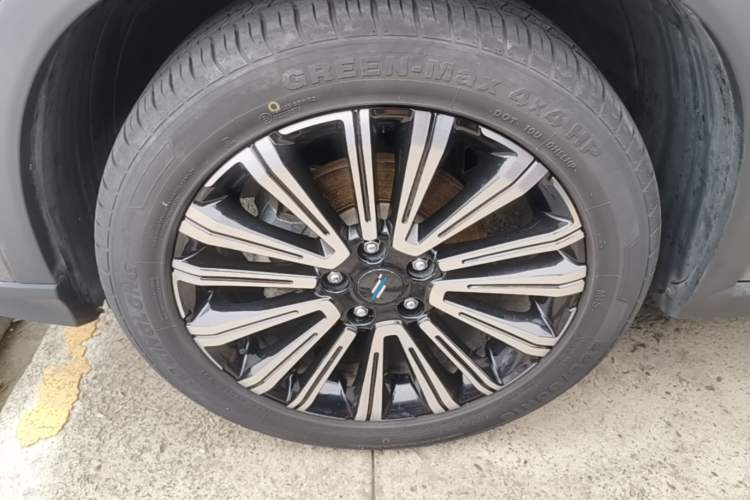 Used CHANGAN OSHAN X5 2021 1.5T DCT Prestige Edition Left Front Wheel Hub