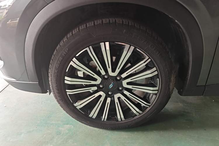 Used CHANGAN OSHAN X5 2021 1.5T DCT Prestige Edition Left Front Wheel Hub