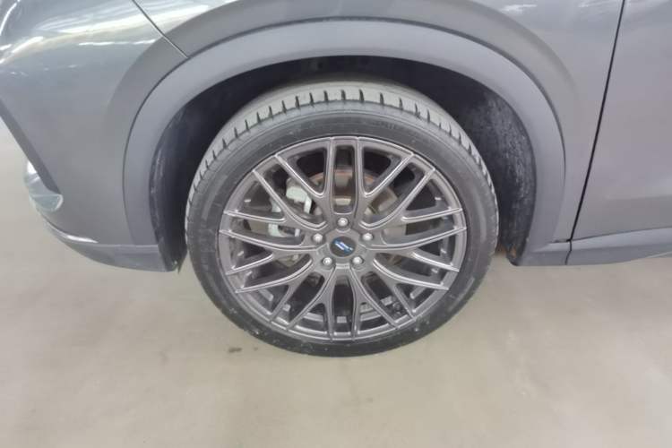 Used CHANGAN OSHAN X5 2021 1.5T DCT Flagship Edition Left Front Wheel Hub