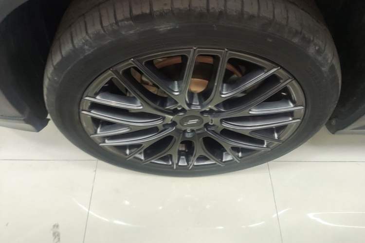 Used CHANGAN OSHAN X5 2021 1.5T DCT Flagship Edition Left Front Wheel Hub