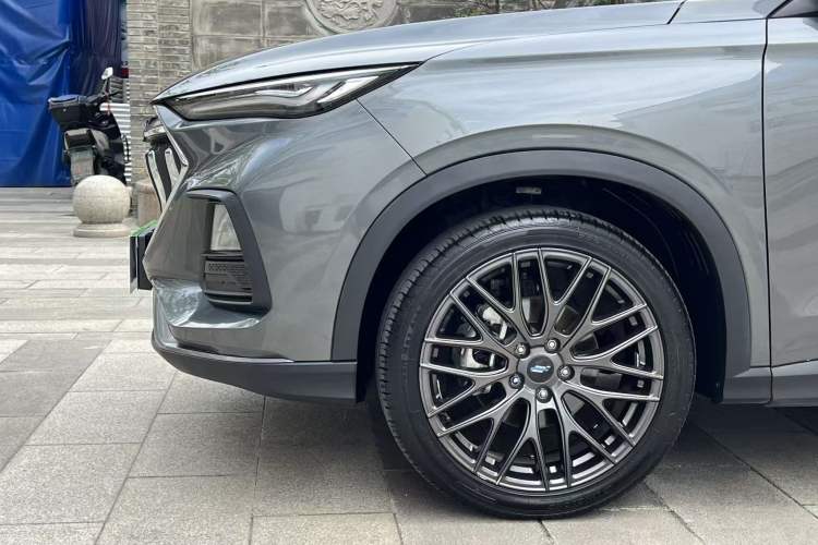 Used CHANGAN OSHAN X5 2021 1.5T DCT Flagship Edition Left Front Wheel Hub
