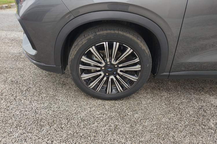 Used CHANGAN OSHAN X5 2021 1.5T DCT Prestige Edition Left Front Wheel Hub