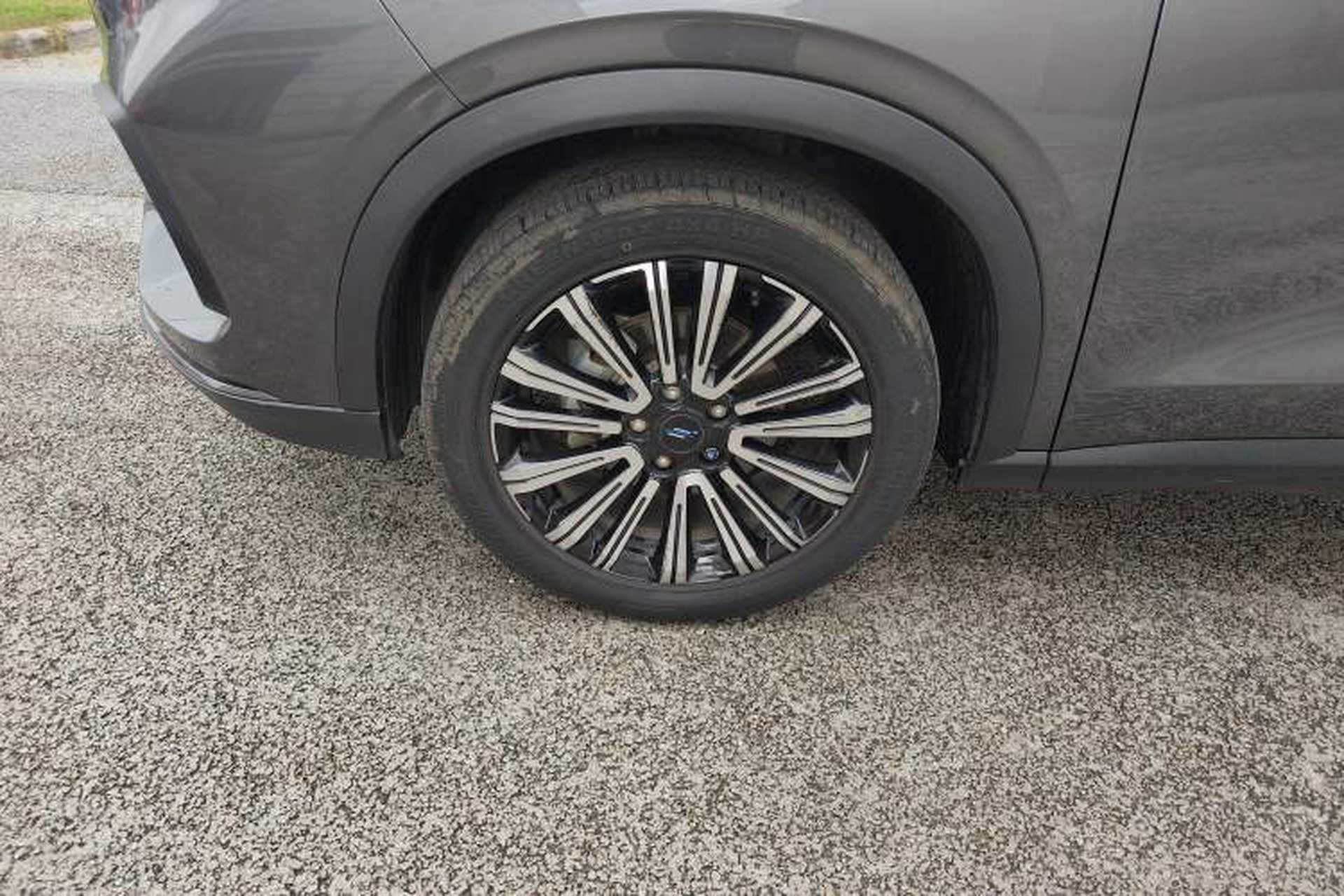 Used CHANGAN OSHAN X5 2021 1.5T DCT Prestige Edition Left Front Wheel Hub