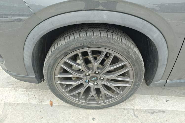 Used CHANGAN OSHAN X5 2021 1.5T DCT Flagship Edition Left Front Wheel Hub
