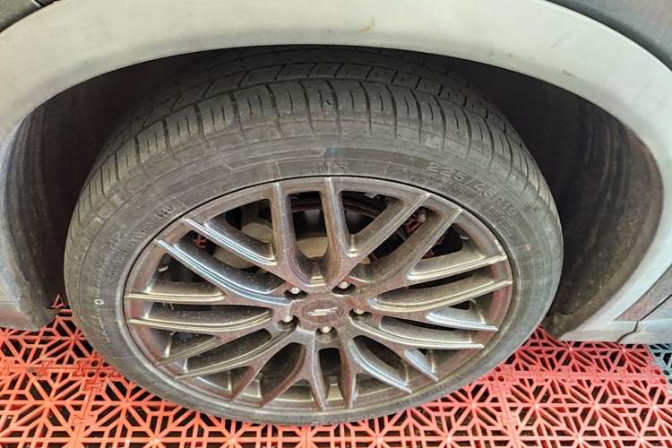Used CHANGAN OSHAN X5 2021 1.5T DCT Flagship Edition Left Front Wheel Hub