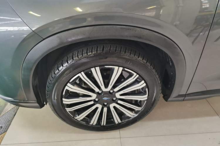 Used CHANGAN OSHAN X5 2021 1.5T DCT Prestige Edition Left Front Wheel Hub