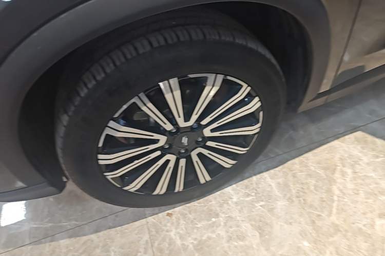 Used CHANGAN OSHAN X5 2021 Revised Version 1.5T DCT Luxury Edition Left Front Wheel Hub