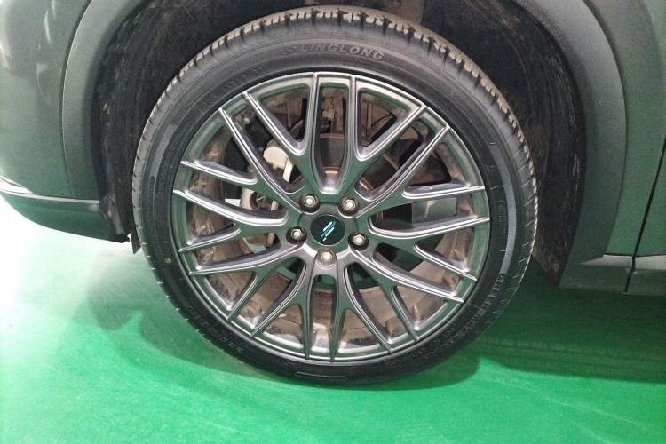 Used CHANGAN OSHAN X5 2021 1.5T DCT Flagship Edition Left Front Wheel Hub
