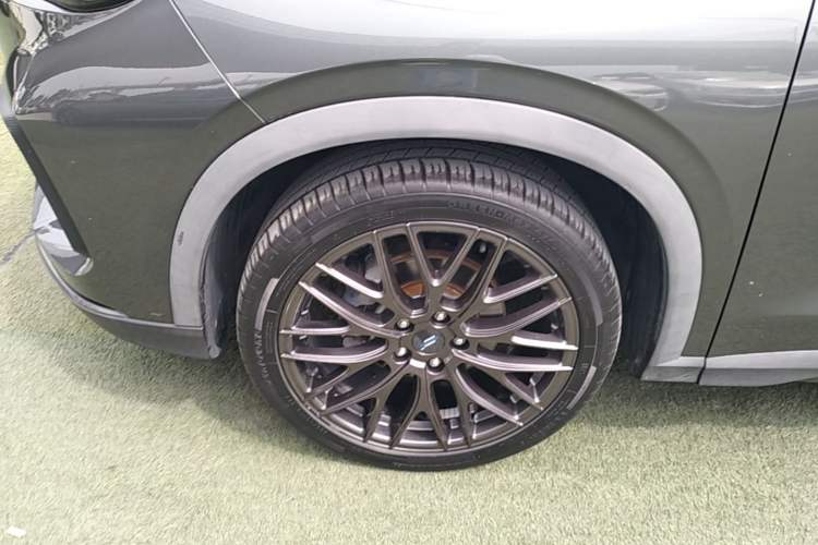 Used CHANGAN OSHAN X5 2021 1.5T DCT Flagship Edition Left Front Wheel Hub