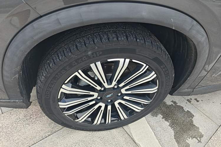 Used CHANGAN OSHAN X5 2021 1.5T DCT Prestige Edition Left Front Wheel Hub