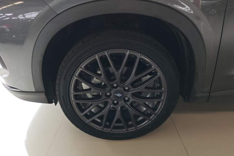 Used CHANGAN OSHAN X5 2021 1.5T DCT Flagship Edition Left Front Wheel Hub