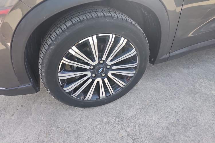 Used CHANGAN OSHAN X5 2021 1.5T DCT Prestige Edition Left Front Wheel Hub
