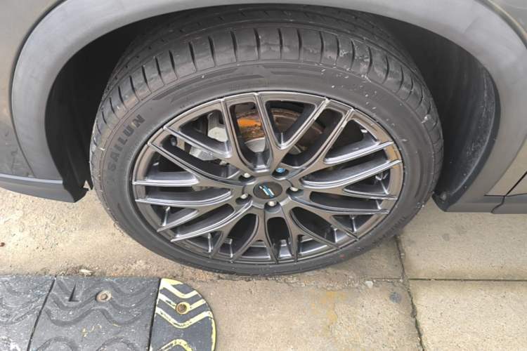 Used CHANGAN OSHAN X5 2021 1.5T DCT Flagship Edition Left Front Wheel Hub