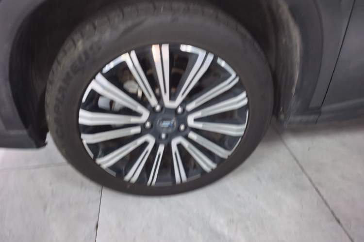 Used CHANGAN OSHAN X5 2021 1.5T DCT Prestige Edition Left Front Wheel Hub