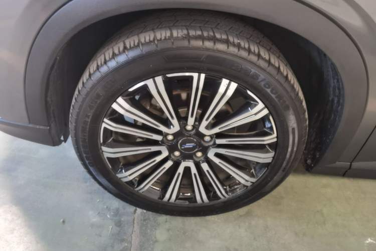 Used CHANGAN OSHAN X5 2021 1.6L CVT Luxury Model Left Front Wheel Hub