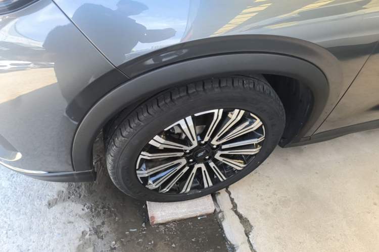 Used CHANGAN OSHAN X5 2021 1.5T DCT Prestige Edition Left Front Wheel Hub