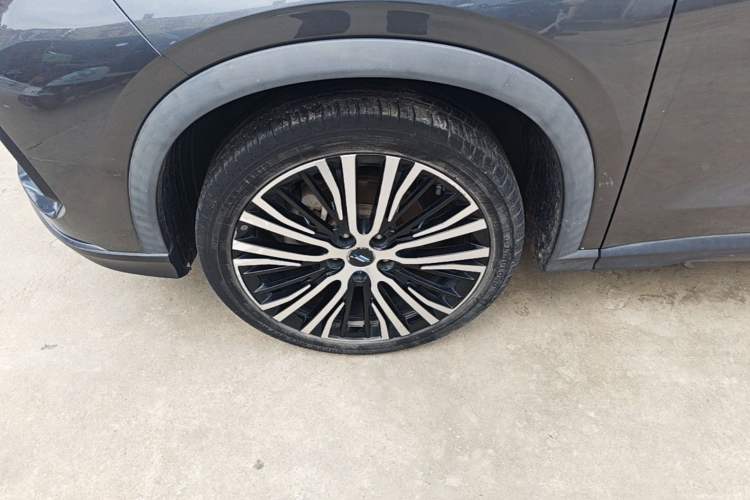 Used CHANGAN OSHAN X5 2021 1.5T DCT Flagship Edition Left Front Wheel Hub