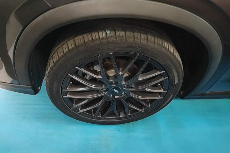 Used CHANGAN OSHAN X5 2021 1.5T DCT Flagship Edition Left Front Wheel Hub