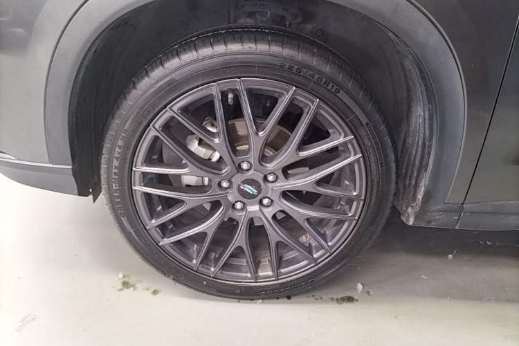 Used CHANGAN OSHAN X5 2021 1.5T DCT Flagship Edition Left Front Wheel Hub